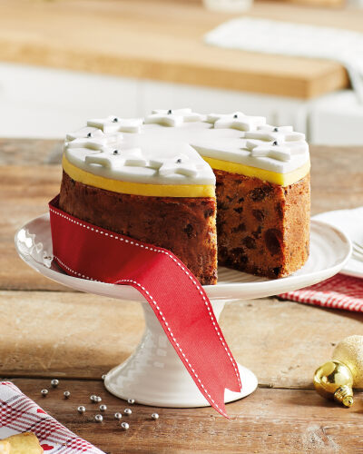 Specially selected luxury iced christmas cake 1kg Christmas Cake - ALDI UK