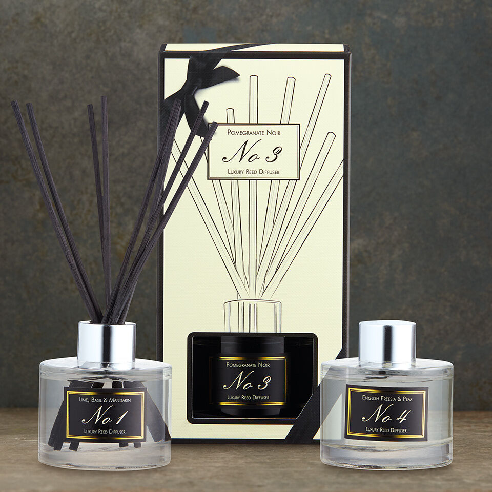 Luxury Candles & Reed Diffusers Pomegranate & Blackberry Bay ALDI UK